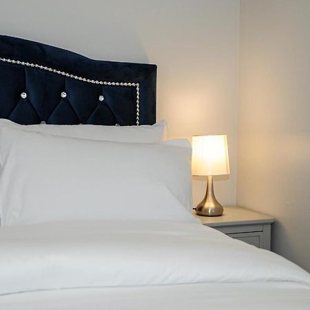 Апартаменты Greater London, 1 Bed London Flat, Parking, Nr Metro Stations, 15Mins To Лондон Экстерьер фото